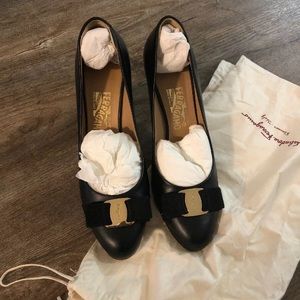 Ferragamo Vara Bow Pump; Size 8.5B; NEGOTIABLE
